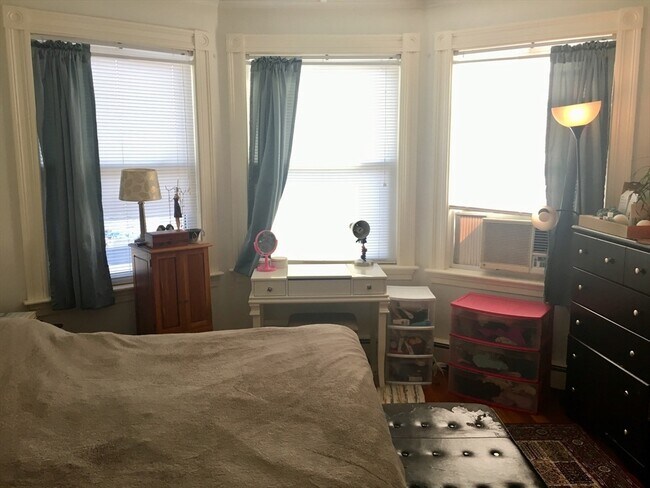 Foto del edificio - 10 Chipman Ave