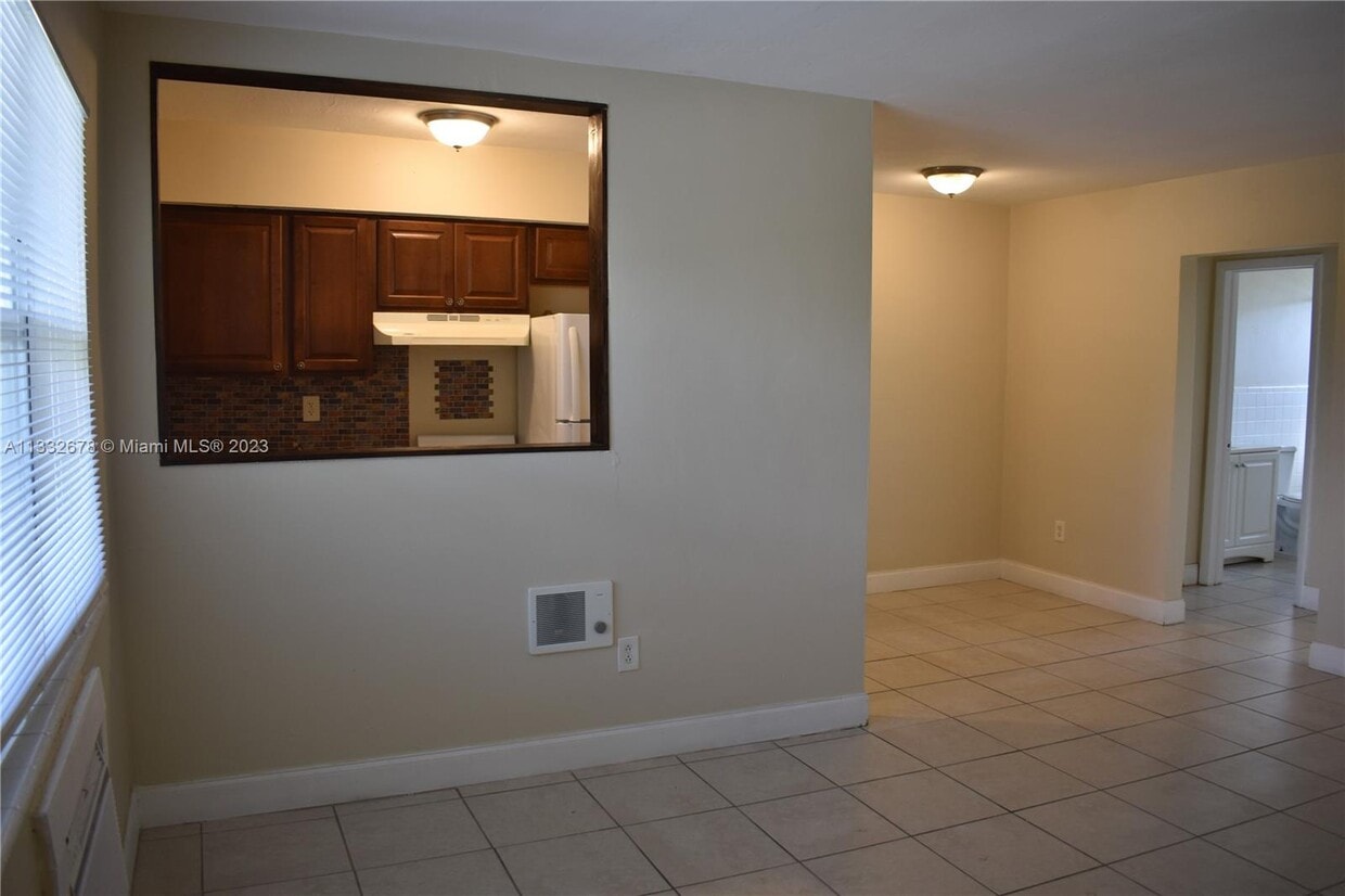 16851 NE 21st Ave Unit 18, North Miami Beach, FL 33162 Condo for Rent