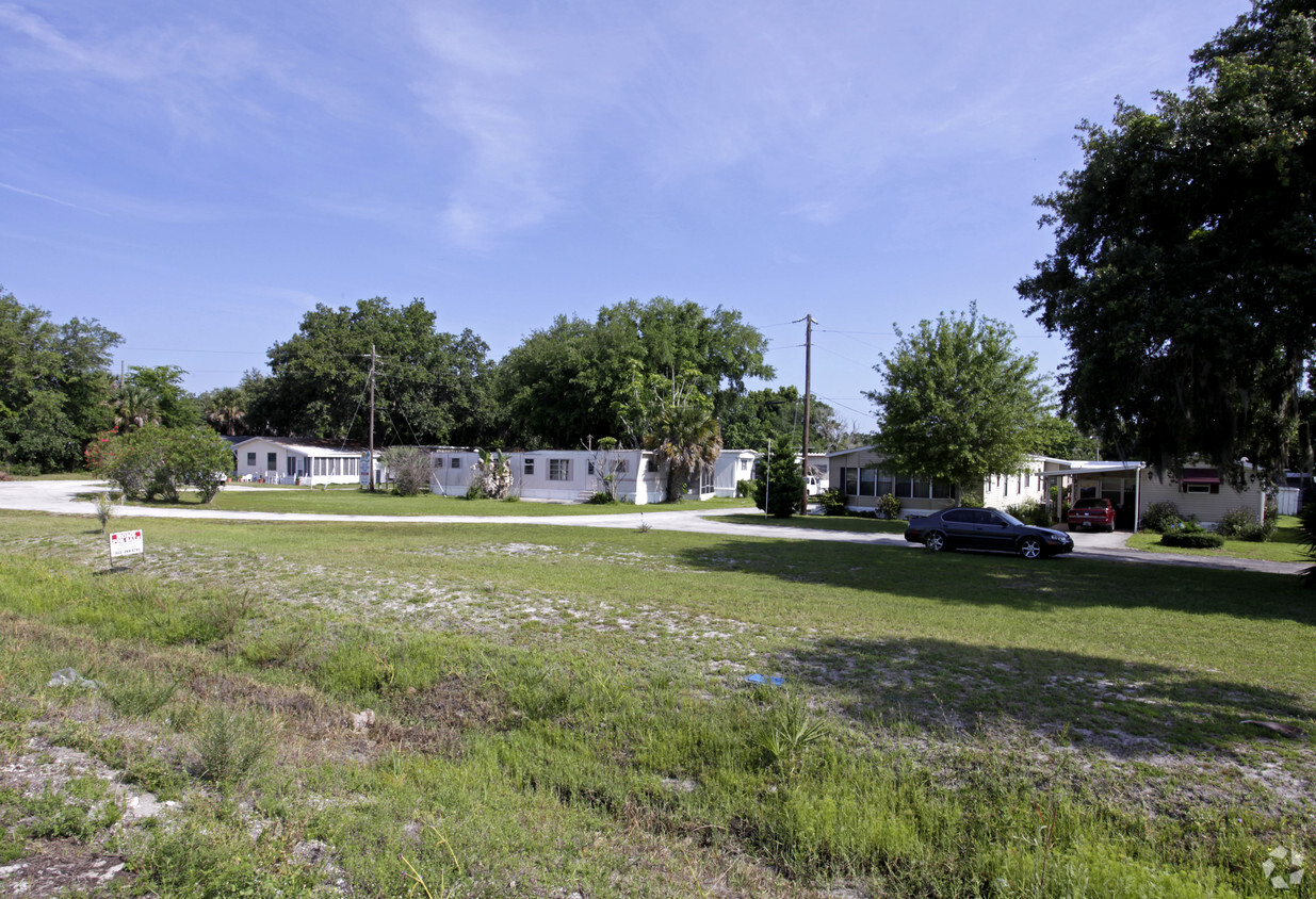 Building Photo - Briarwood Mobile Home Park