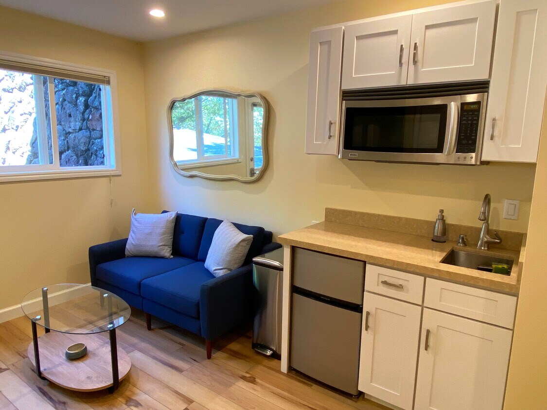 Kitchenette - 80 Bayview Dr