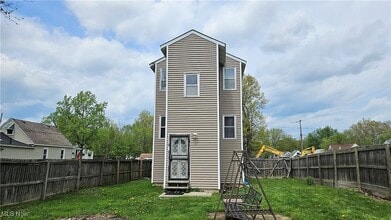 Building Photo - 924 Grace St