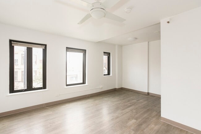 Gran sala de estar luminosa - Diversey Limited Partnership