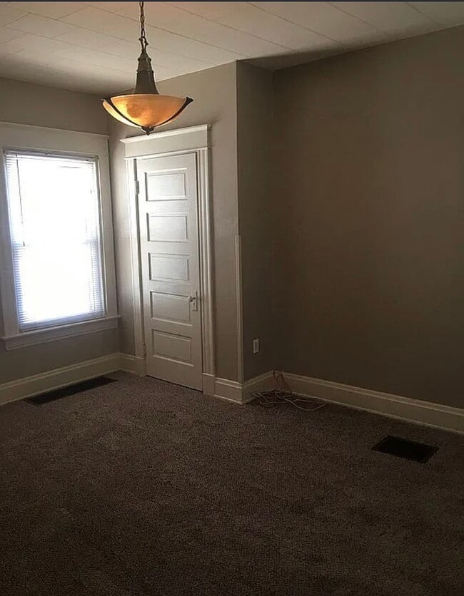 Building Photo - 5251 Warren Ave