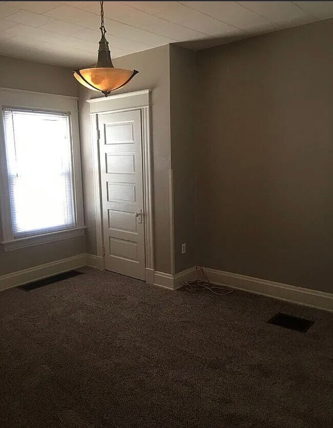 Foto del edificio - 5251 Warren Ave