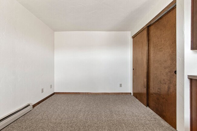 Building Photo - 2370 Canter Ln