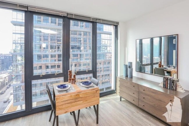 Photo - 613 N Wells St (Chicago, IL) Apartment