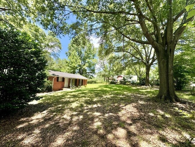 Building Photo - 93 Forest Rd