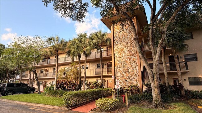 Foto del edificio - 6090 N Sabal Palm Blvd