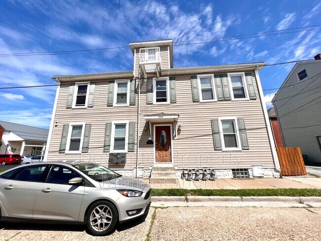 Building Photo - 289 Laughlin St