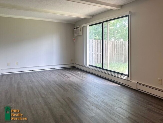 Building Photo - Recently Remodeled 1 Bedroom Condo