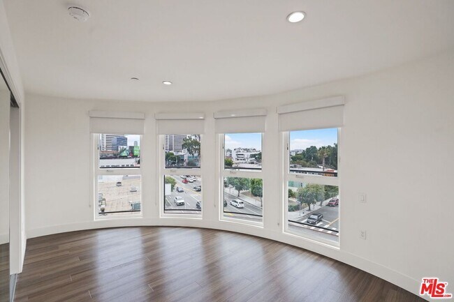 Foto del edificio - 1539 Purdue Ave