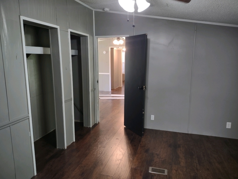 Building Photo - 664 Cherokee Dr