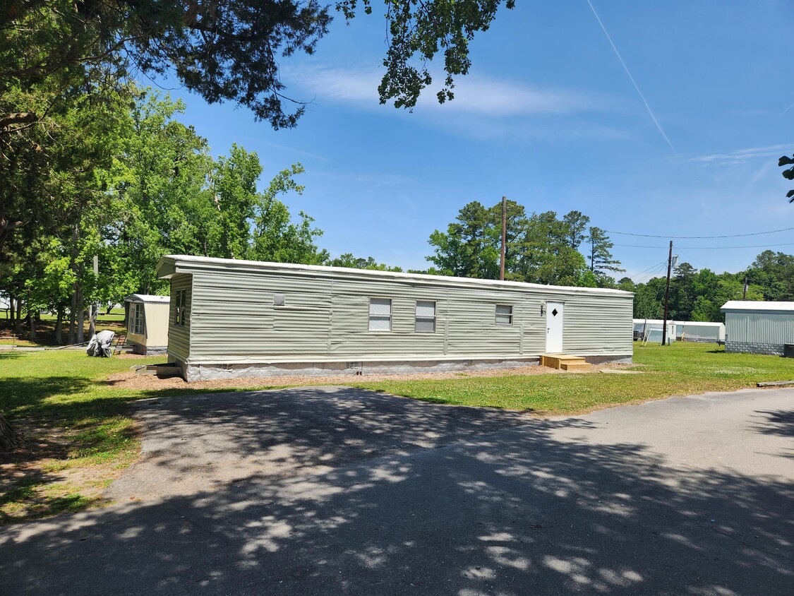 Primary Photo - 805 Annie Pearle Ln