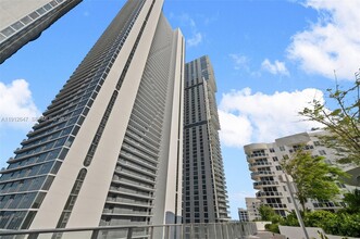 Building Photo - 700 NE 24th St