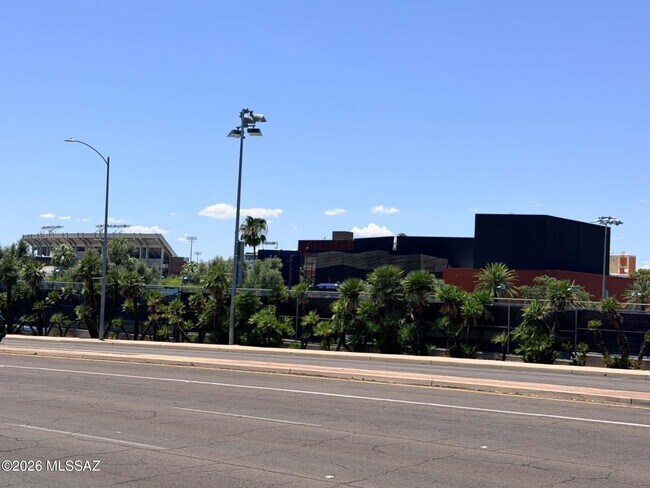 Foto del edificio - 934 N Campbell Ave