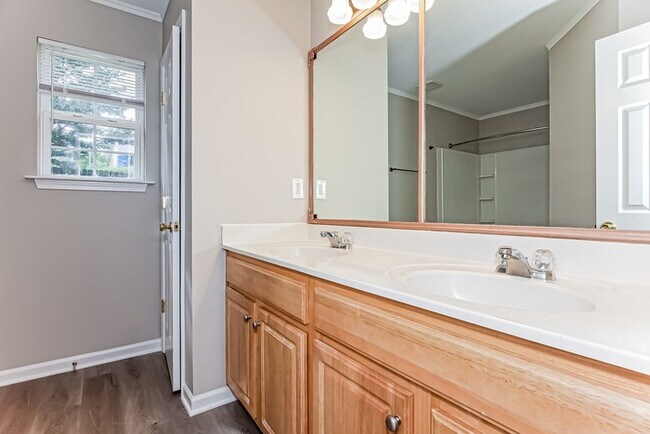Building Photo - Charming 3 Bedroom Charlotte Home