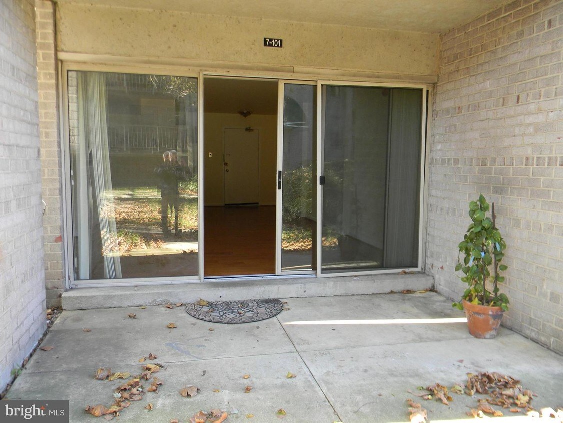 7 Canterbury Square Unit 101, Alexandria, VA 22304 Condo for Rent in