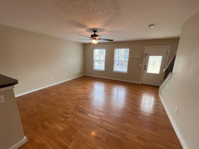 Building Photo - End Unit 3 Bedroom Townhouse in Harrisonburg