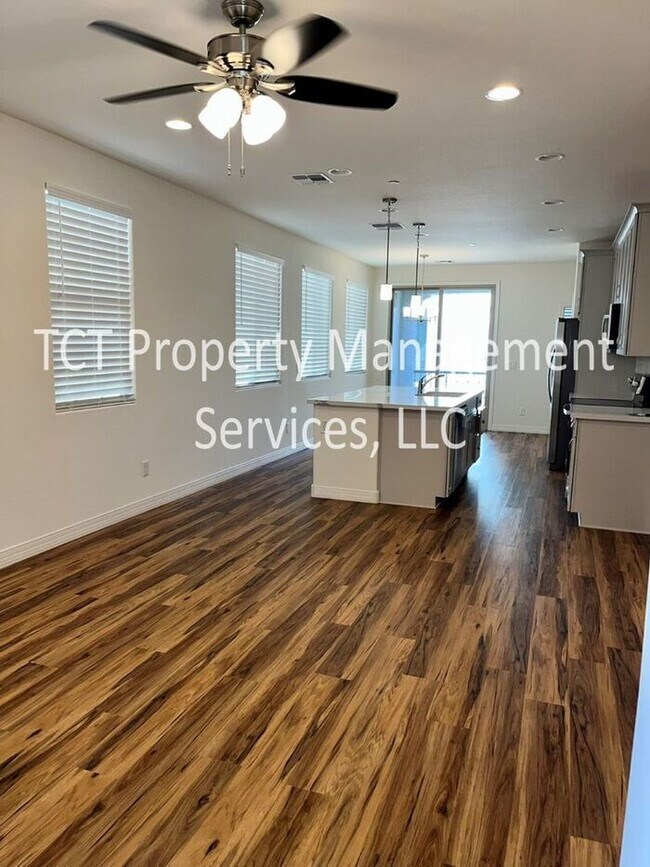 Foto del edificio - Beautiful Brand New Home In Gilbert Lake Community!