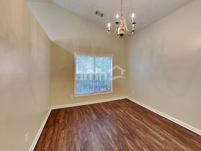 Foto del edificio - 3369 Woodtree Ln