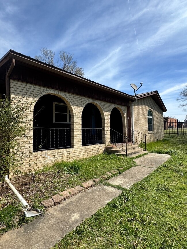 Building Photo - 607 Lehigh Ave