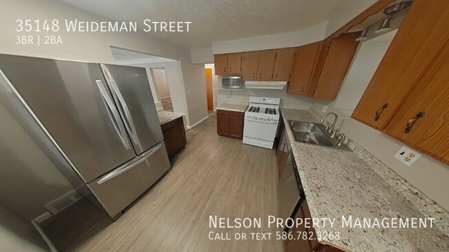 Building Photo - 35148 Weideman St