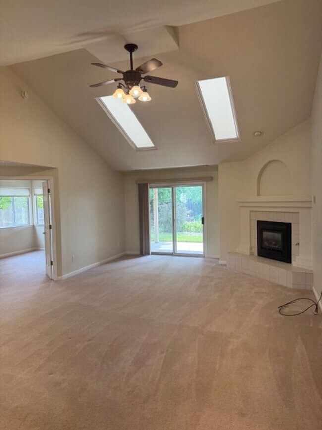 Foto del edificio - Home in Country Heights Subdivision Area w...