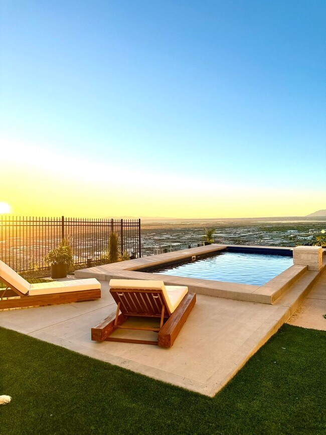 Building Photo - Modern & Spacious 3-Bedroom Lofted Home in...