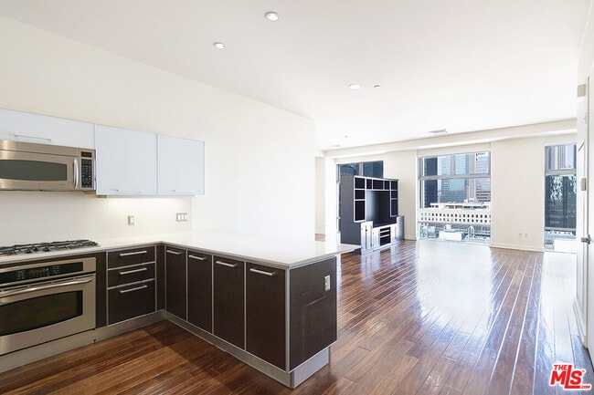 Building Photo - 801 S Grand Ave