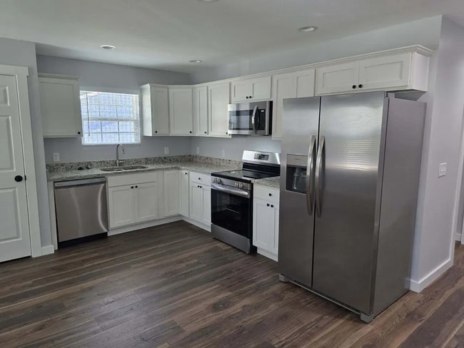 New stainless steel appliances - 1618 Fountain Ave