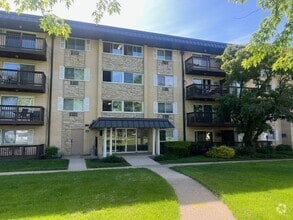 Building Photo - 2226 S Goebbert Rd