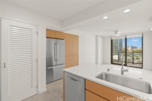 Building Photo - 1388 Kapiolani Blvd