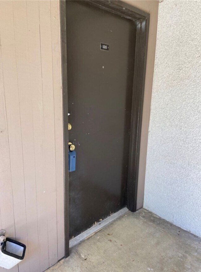 Building Photo - Benson Hill 1 bed 1 bath condo with patio