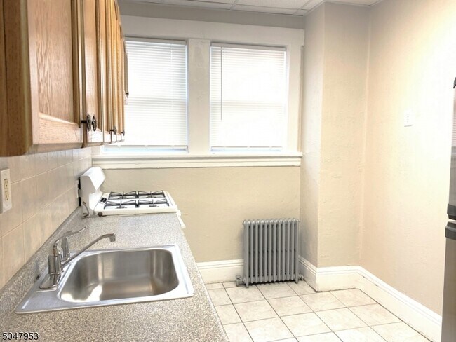 Foto del edificio - 204 Lakeview Ave