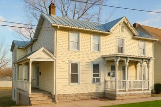Building Photo - 166 N Sandusky St