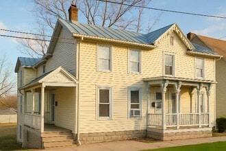 Building Photo - 166 N Sandusky St