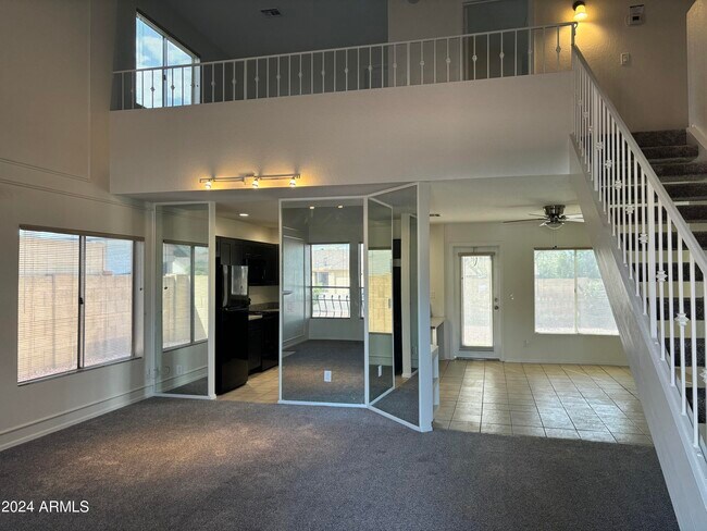 Foto del edificio - 6111 NORTH Ln