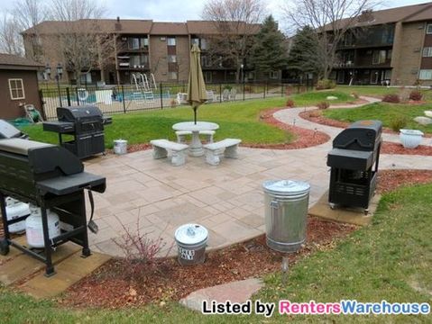 Building Photo - 3420 Golfview Dr