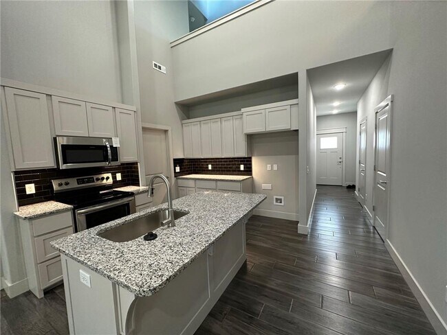 Building Photo - 654 Sun Meadow Dr