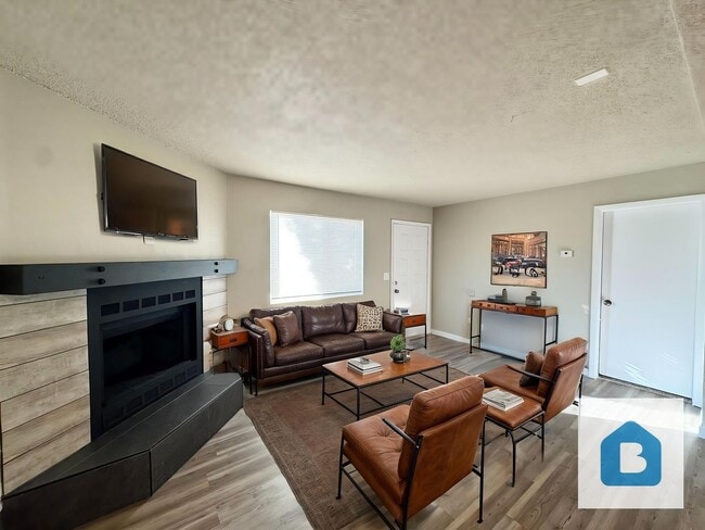 MOVE IN SPECIAL! 2 Bedrooms with Private Bathrooms | Walk-In Closets | Laundry Hookups - MOVE IN SPECIAL! 2 Bedrooms with Private Bathrooms | Walk-In Closets | Laundry Hookups Apartment