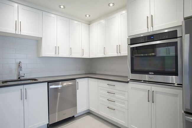 Building Photo - 3468 Rue Drummond