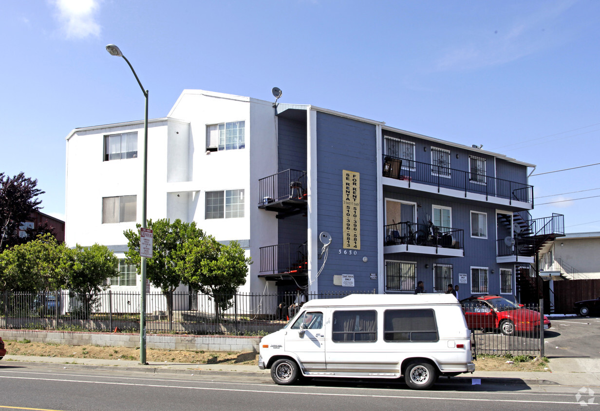 Primary Photo - Bancroft Apartments