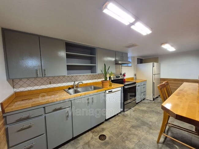 Building Photo - 1403 Valarian St