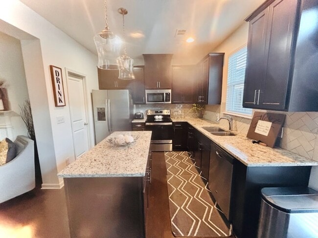 Building Photo - 2705 Kemp Ct