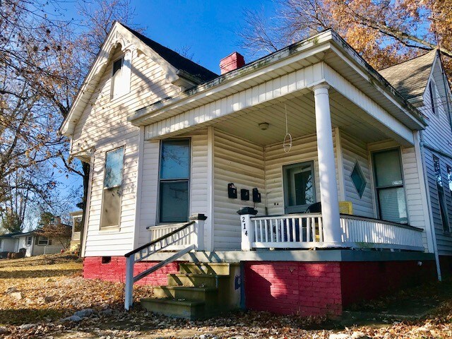 Primary Photo - 1 N Barker Ave