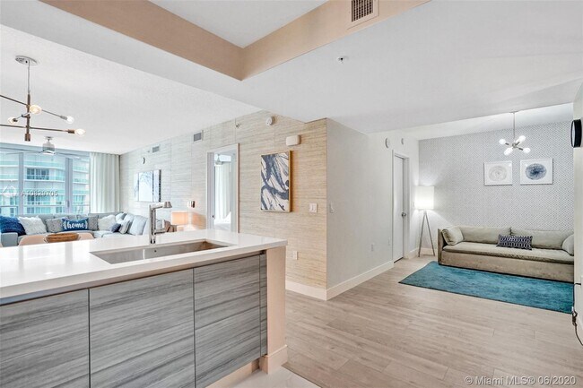 Building Photo - 300 Sunny Isles Blvd