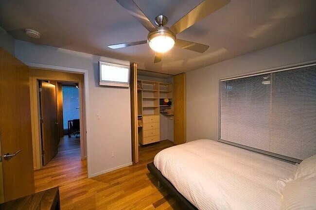 Dormitorio - 1531 Packard St