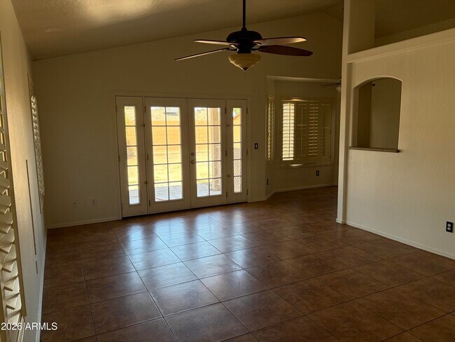 Foto del edificio - 222 W Caroline Ln