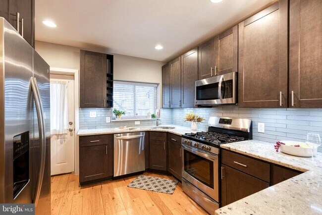 Foto del edificio - 626 S Curley St