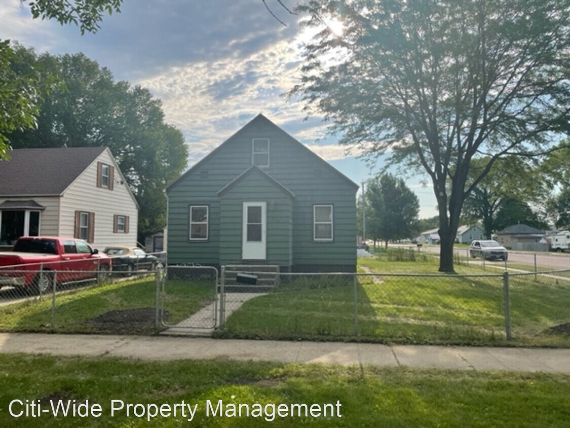 324 8th St SE, Watertown, SD 57201 House Rental in Watertown, SD